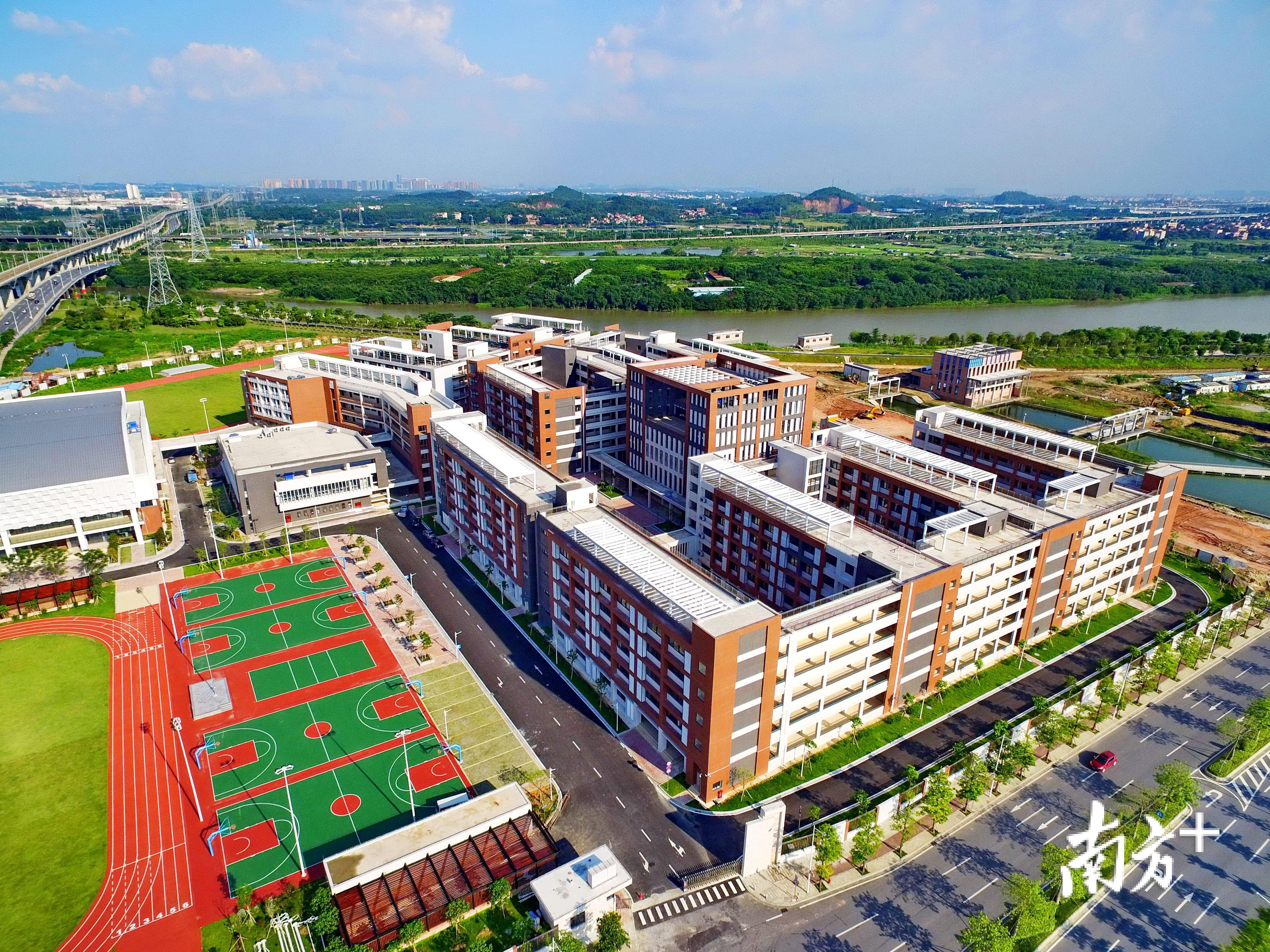 三水首间九年一贯制公办学校落成云东海学校迎来700余名新生