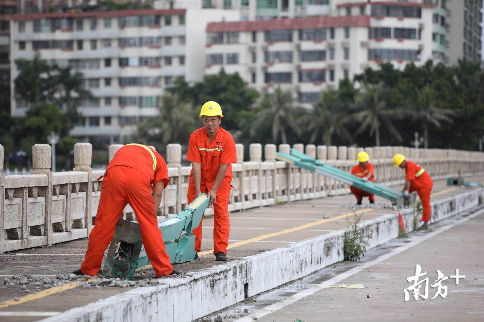 新海燕桥今天开建,图为施工现场。 新海燕桥今天开建,图为施工现场。