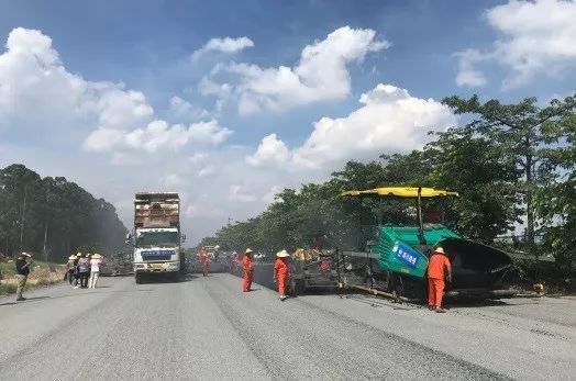 佛山一环高速化改造施工现场。