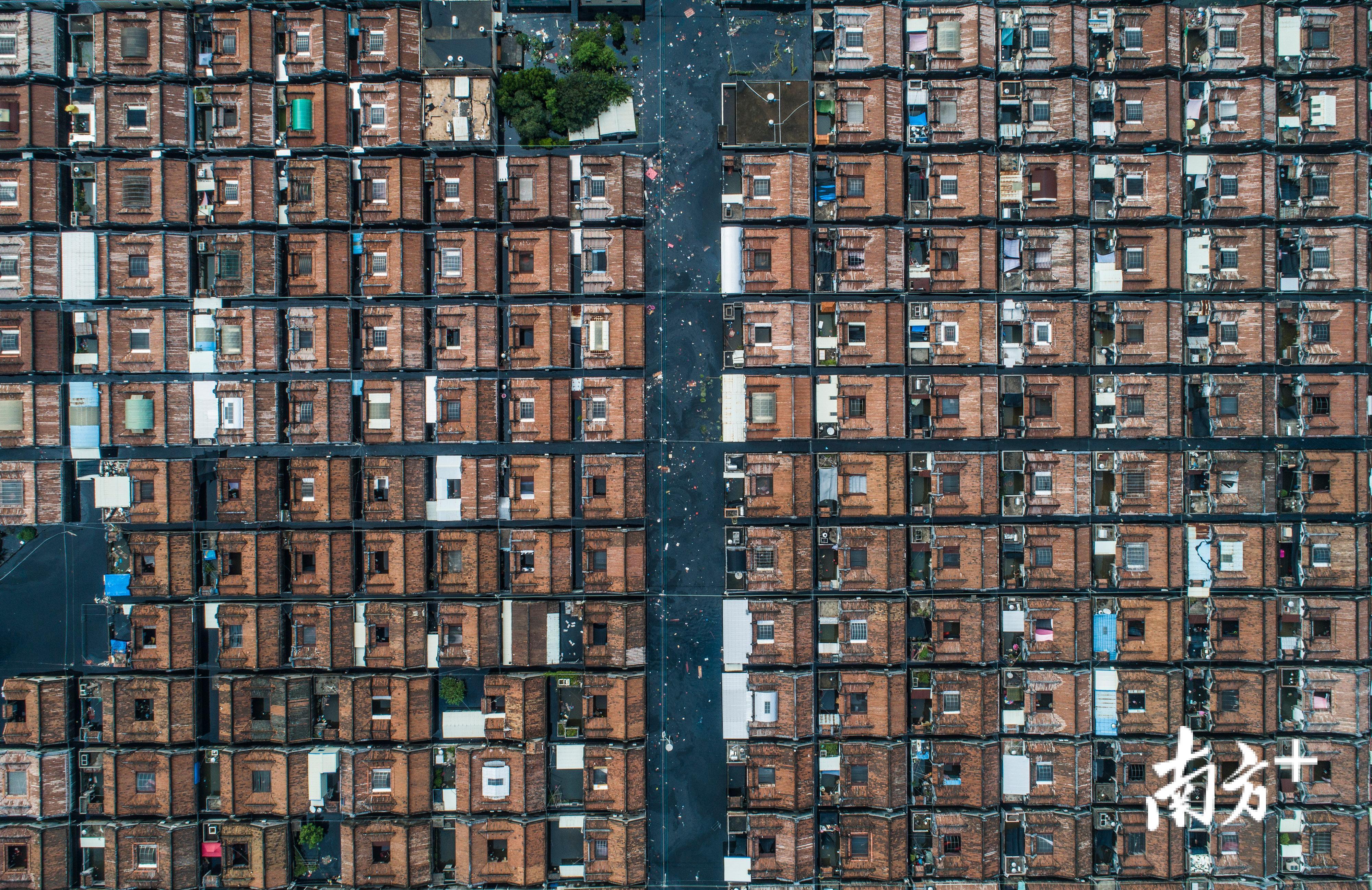 △9月2日，汕头市潮南区司马浦镇潮汕特色老宅群被洪水围困。