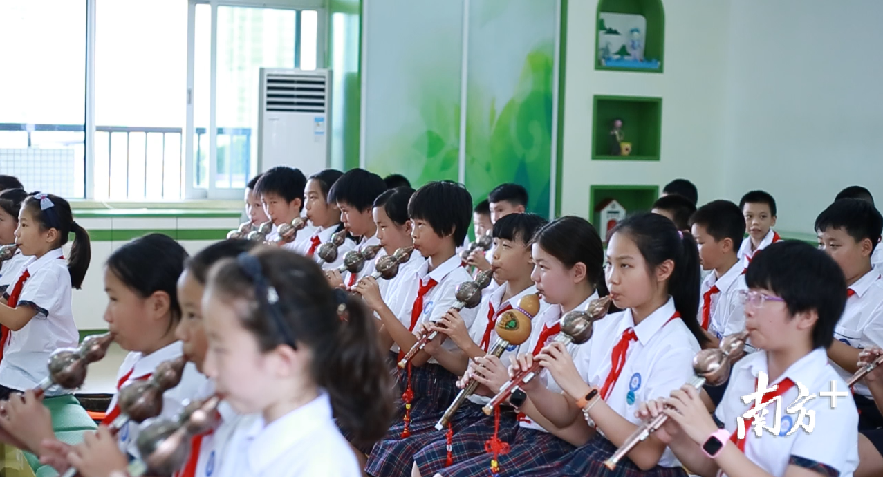莞城步步高小学的特色教学葫芦丝课程