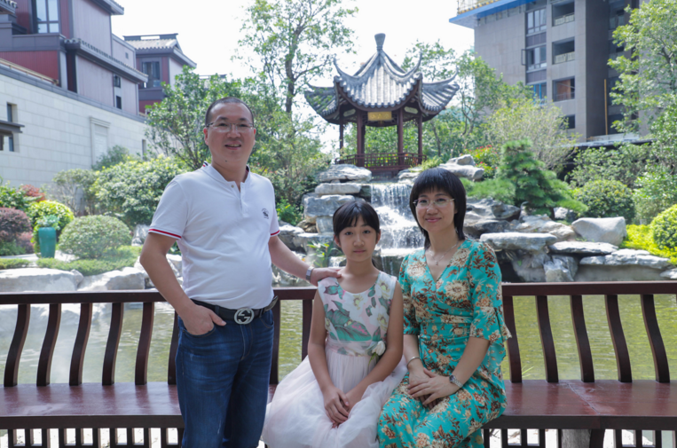 姜先生及家人。受访者供图 姜先生及家人。受访者供图