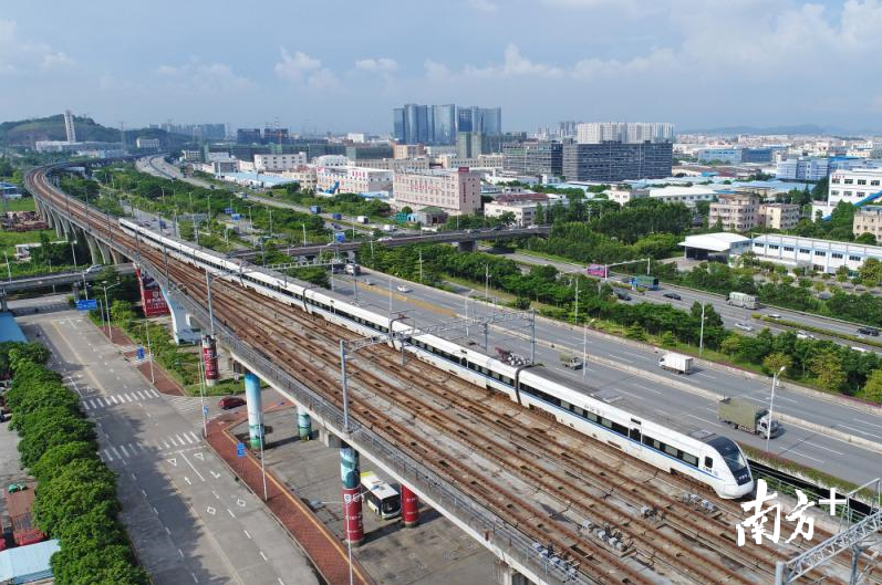 新“基准地价”为政府宏观调控土地价格水平和制定地价政策提供依据。南方日报记者 戴嘉信 摄 新“基准地价”为政府宏观调控土地价格水平和制定地价政策提供依据。南方日报记者 戴嘉信 摄