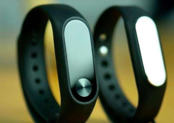 小米手环。网络图