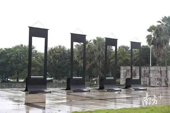 傅中望 ，《四条屏》，钢板切割