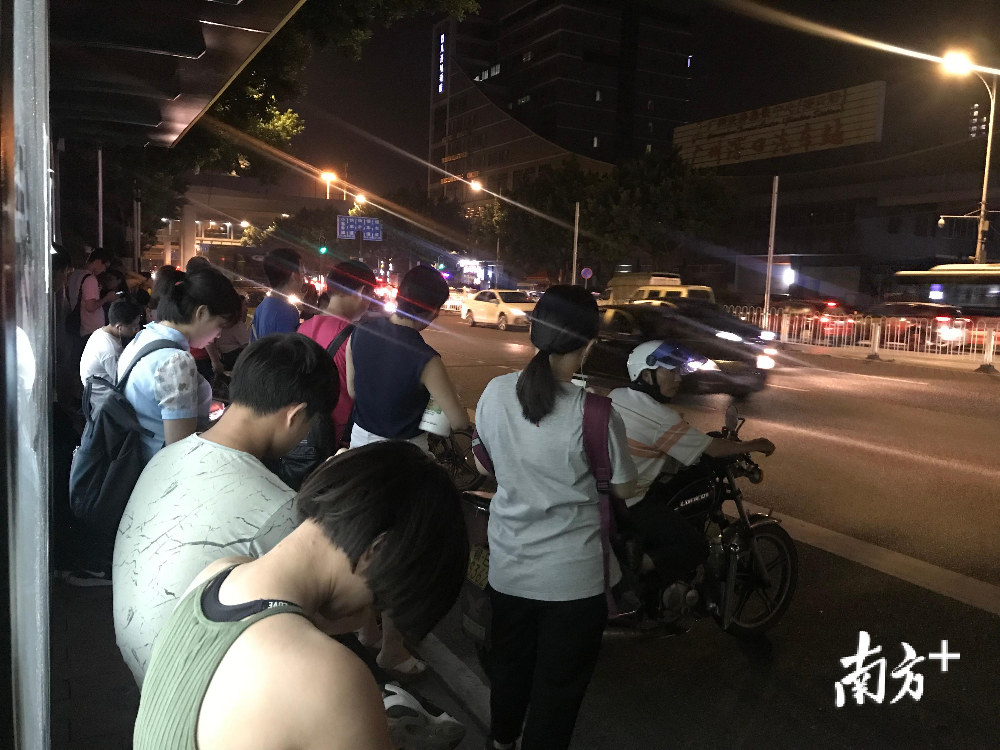 粤有料没有滴滴的深夜出行难了的士趁机加价我们奔赴广深佛莞蹲点发现