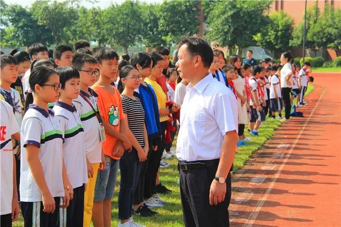 肇庆市实验中学校长图片