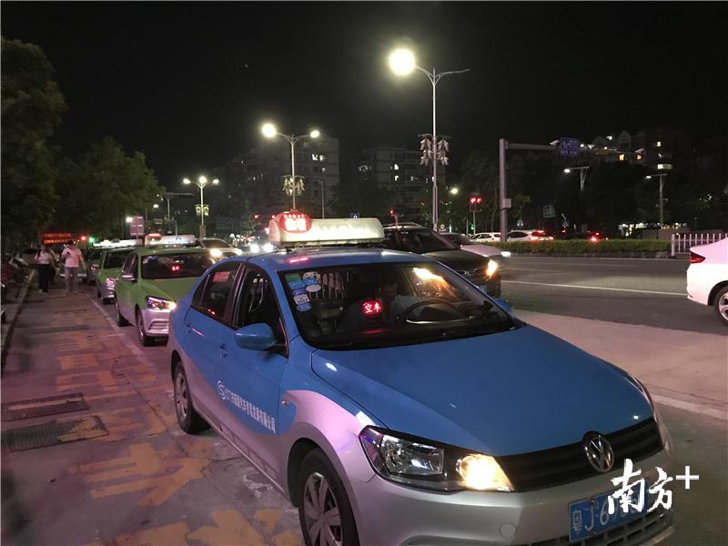 滴滴停运的深夜,在江门打车20元起步,你怎么回家?