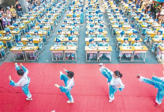 美景小学太极表演。 美景小学太极表演。