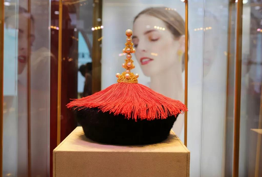 萃华珠宝"貂皮嵌珠皇后冬朝冠".