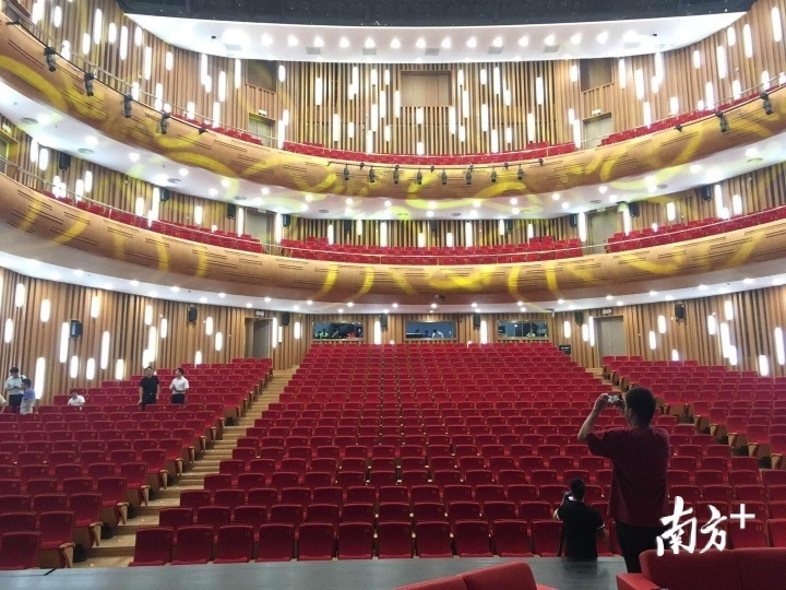 佛山大剧院大剧场拥有观众座席1122位