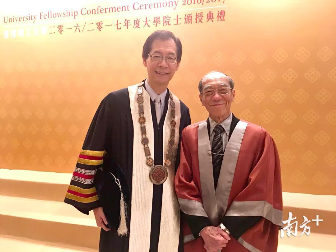 香港理工大学为王无邪（右）颁授荣誉院士  2016年