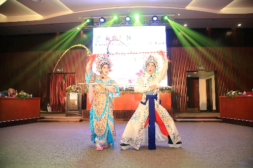 广州著名粤剧演员吴非凡,李伟聪的精彩表演赢得斯里兰卡来宾的阵阵