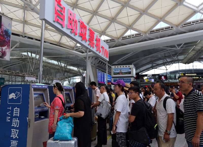  广州南设有广深港高铁的售票专窗
