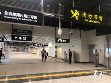 香港西九龙站一地两检通关全攻略,人工柜台过