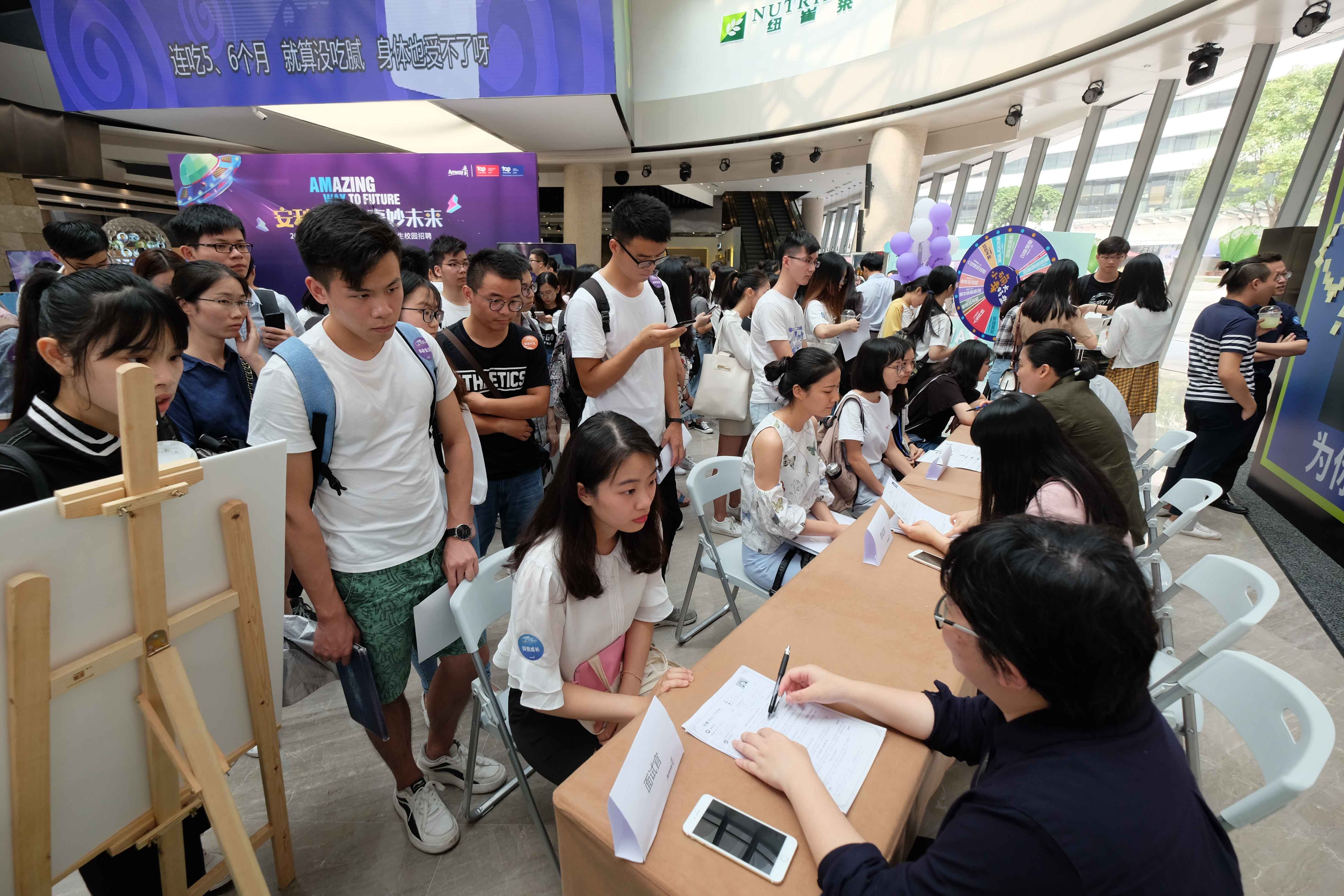 人力资源部对大学生进行面试辅导