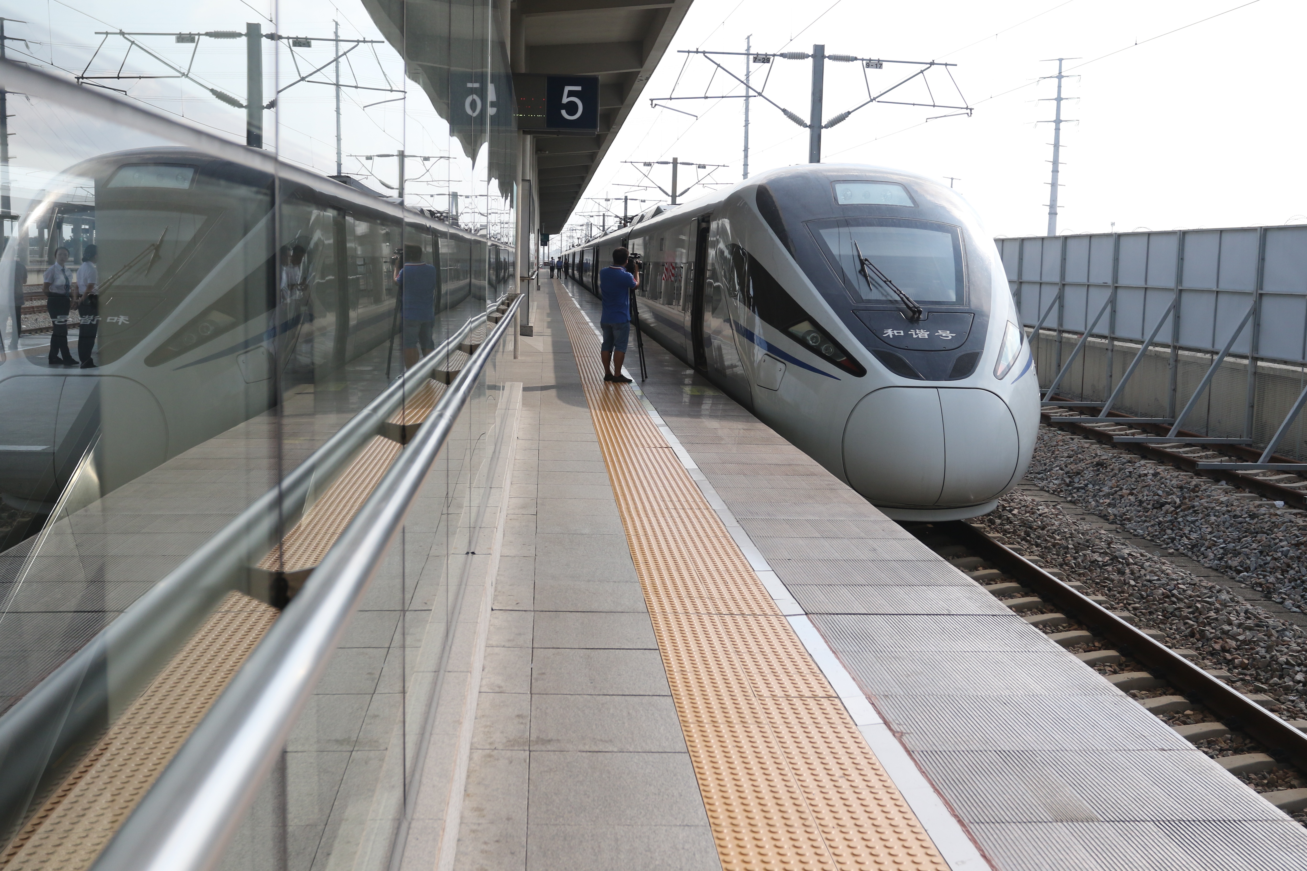 不用再辛苦换乘!"潮汕站-香港"高铁正式开通