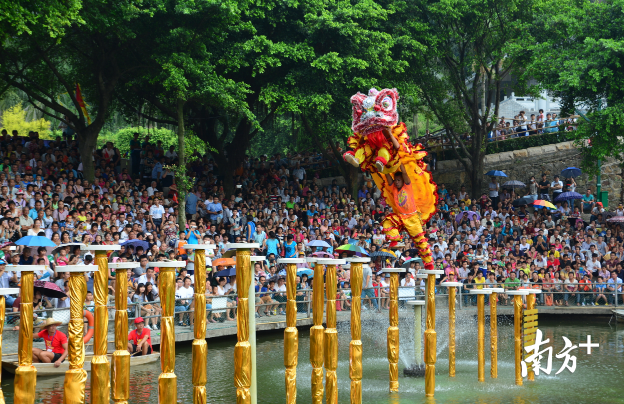 水上醒狮。通讯员供图
