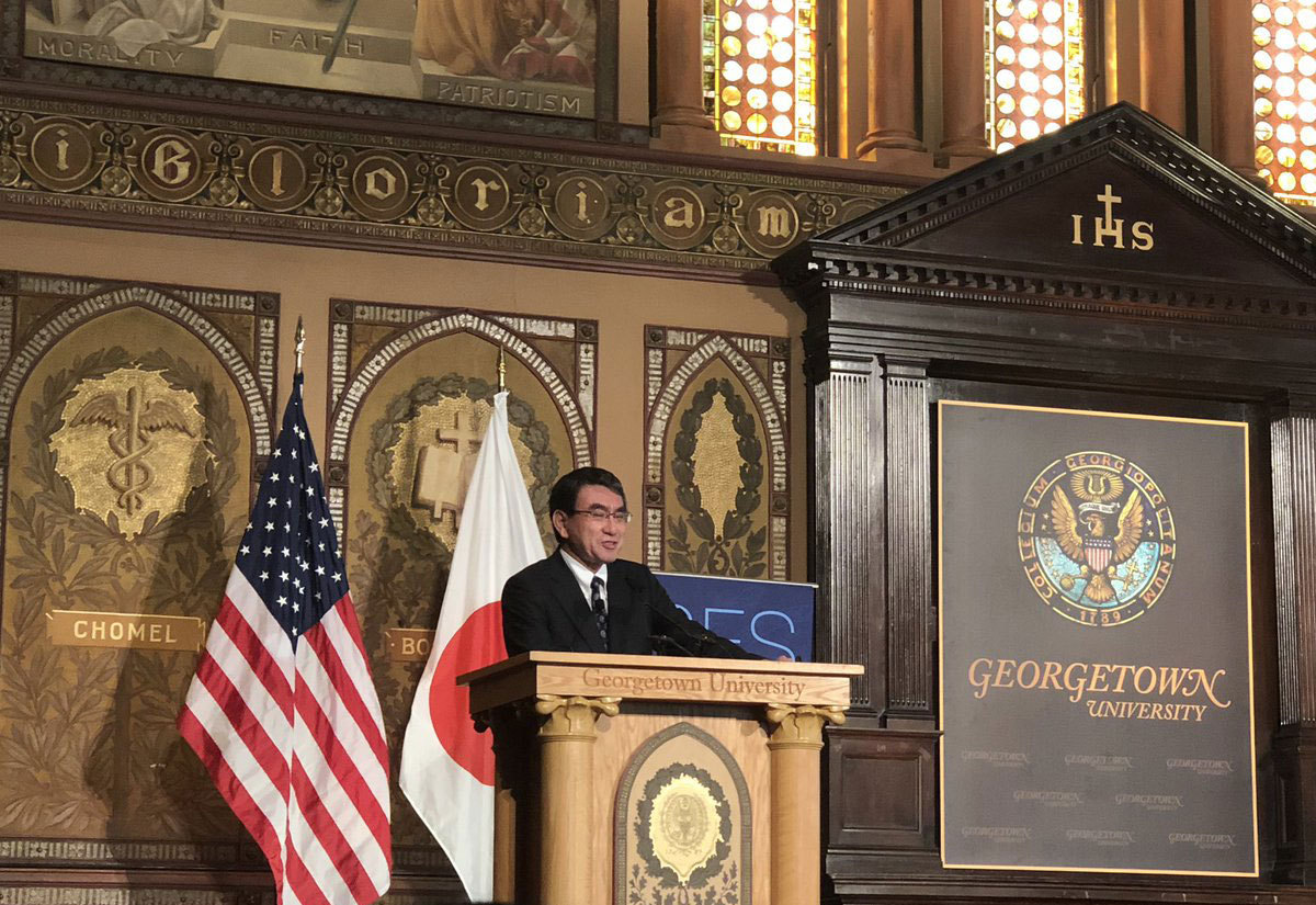 日本外相河野太郎在其母校美国华盛顿乔治城大学发表演讲 图片来源：乔治城大学推特