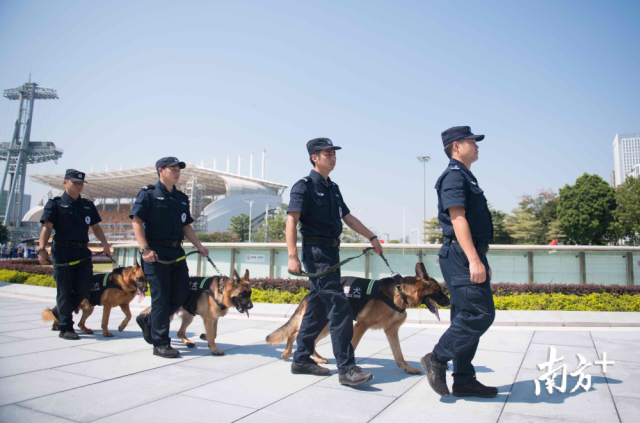 人潮退去后 迎来归家时 选择了做警察 就意味着付出 南方plus 南方 人潮退去后 迎来归家时 选择了做警察 就意味着付出 南方plus 南方