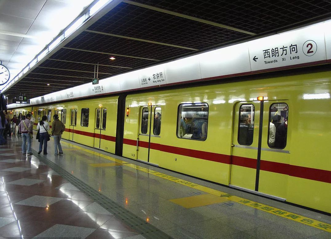 广州地铁分离岛式站台图片