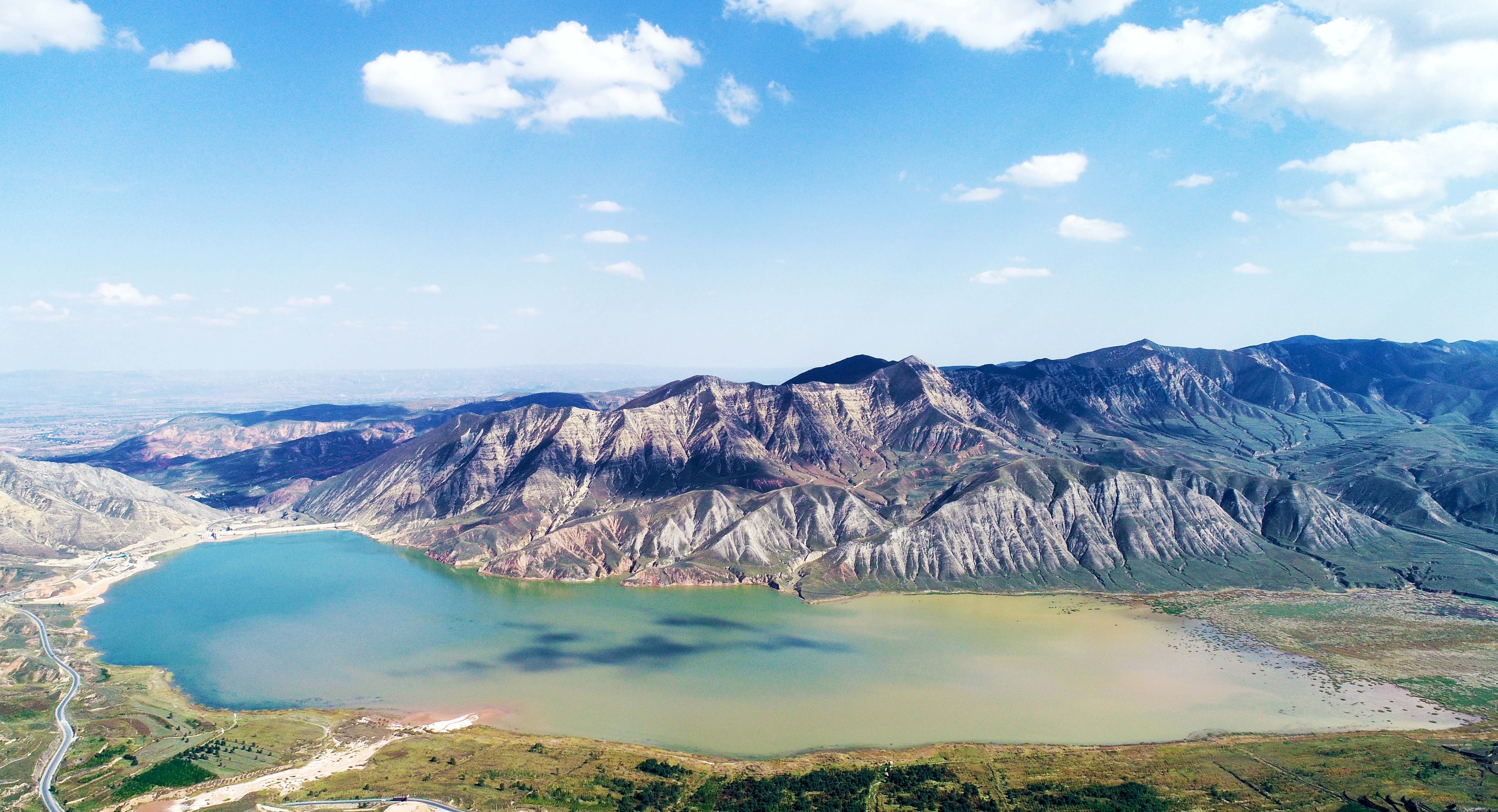 寧夏固原市須彌山水庫(10月4日無人機拍攝).