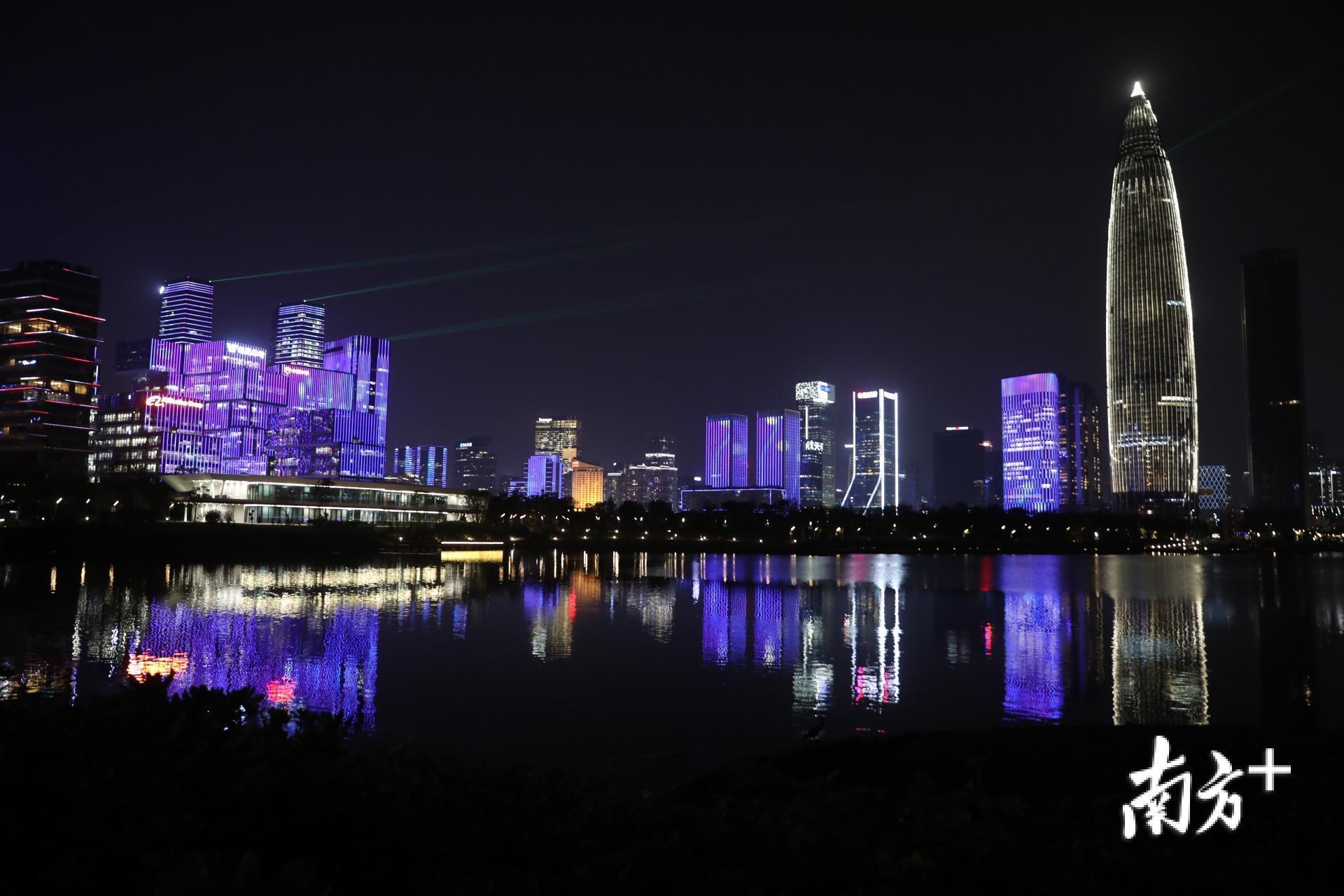 深圳湾夜景绚丽。 深圳湾夜景绚丽。