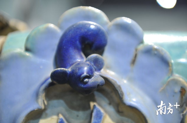 石湾瓦脊上的“米老鼠”。本文图片由南方+记者 戴嘉信 摄