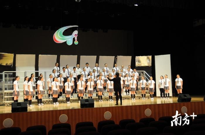 新洲中学合唱团 新洲中学合唱团