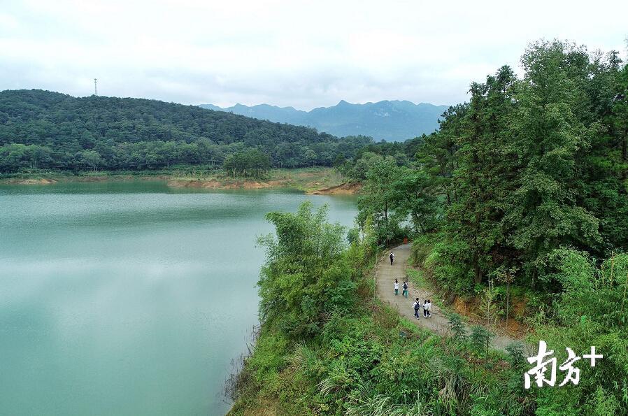贤令芳踪线路山水环绕、风景优美。