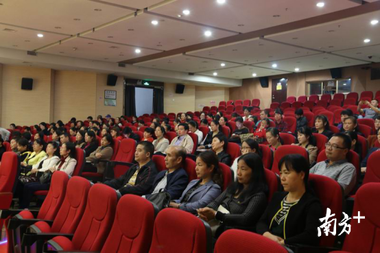 全县160多名领导干部家属参加活动