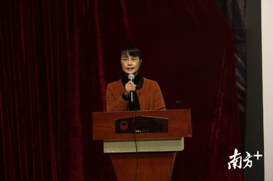 领导干部家属李海燕谈感受