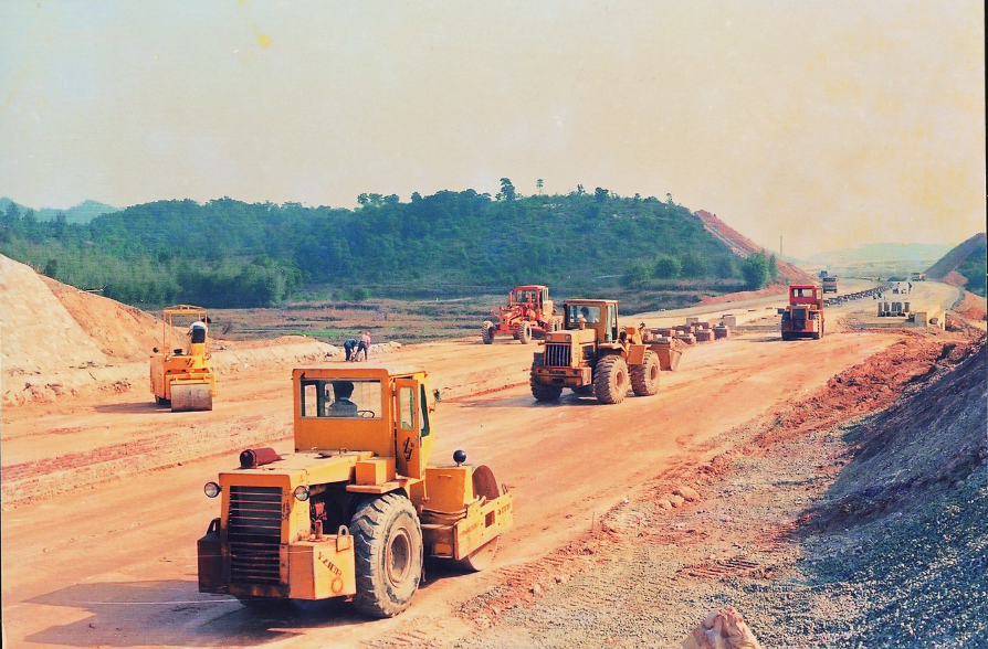 1987年9月8日,广佛高速公路施工现场 1987年9月8日,广佛高速公路施工现场