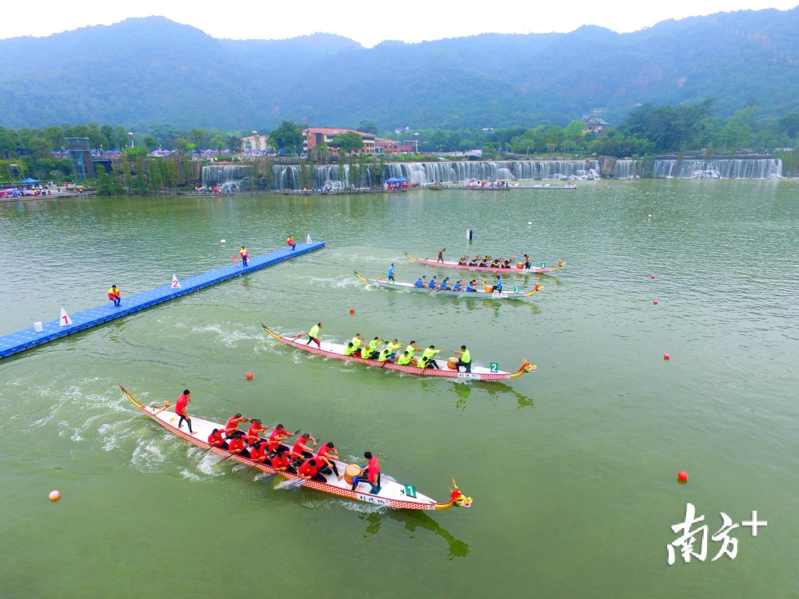 12人龙舟400米直道竞速赛(男子) 12人龙舟400米直道竞速赛(男子)