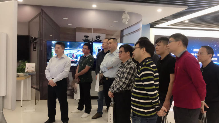 能把思想留下痕迹的数字会议白板吸引了不少企业围观。 能把思想留下痕迹的数字会议白板吸引了不少企业围观。