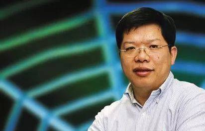 王志东 将“门户网站”这一概念传到中国的是一名叫姜丰年的人，彼时其身份是海外最大的华人网站“华渊资讯