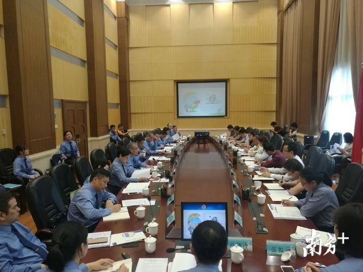 佛山市、区检察院各级领导与被邀全国、省人大代表召开座谈会。唐梦 摄 佛山市、区检察院各级领导与被邀全国、省人大代表召开座谈会。唐梦 摄