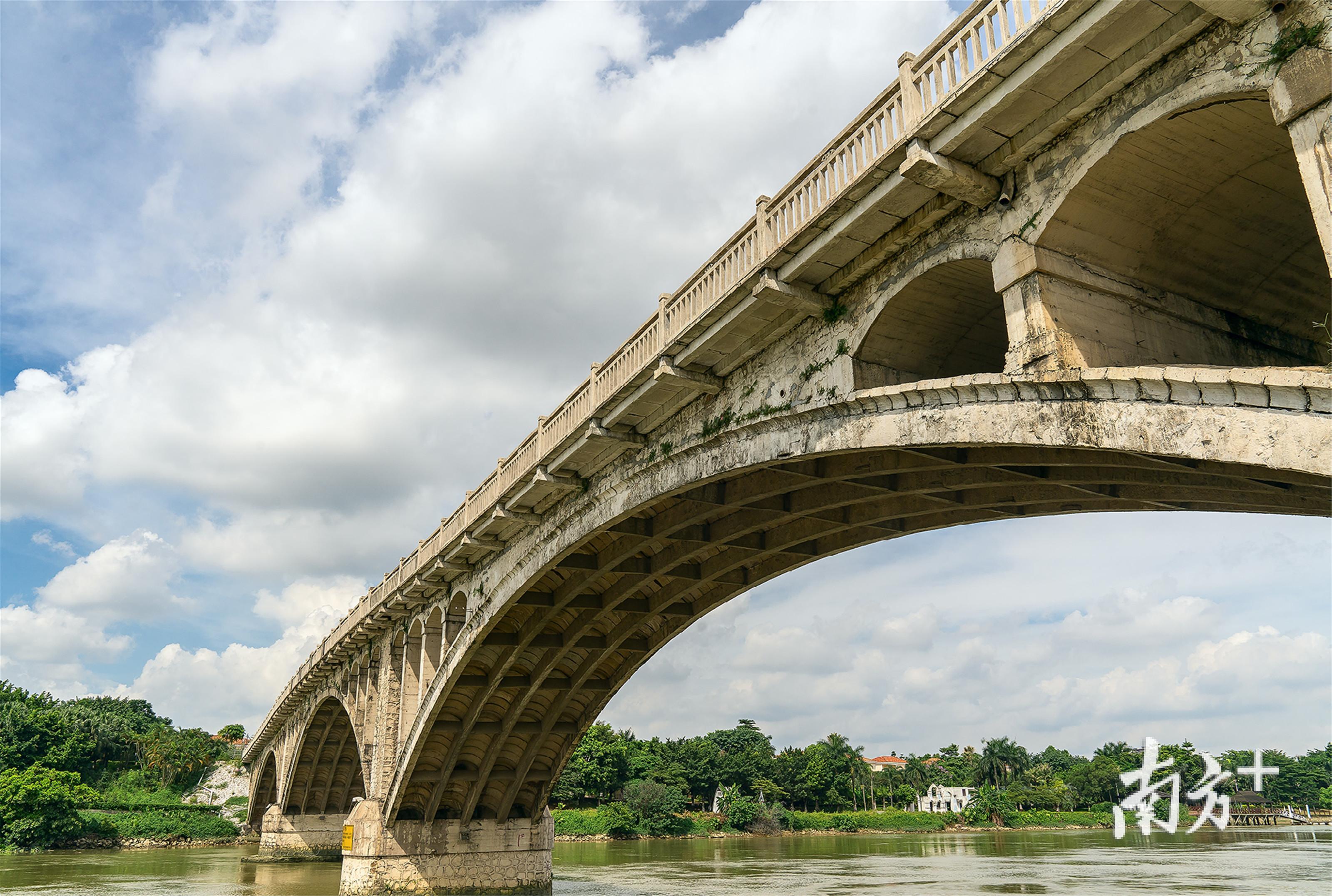 高埗大桥、见证着东莞在历史浪潮中拼搏向上的一面。 高埗大桥、见证着东莞在历史浪潮中拼搏向上的一面。