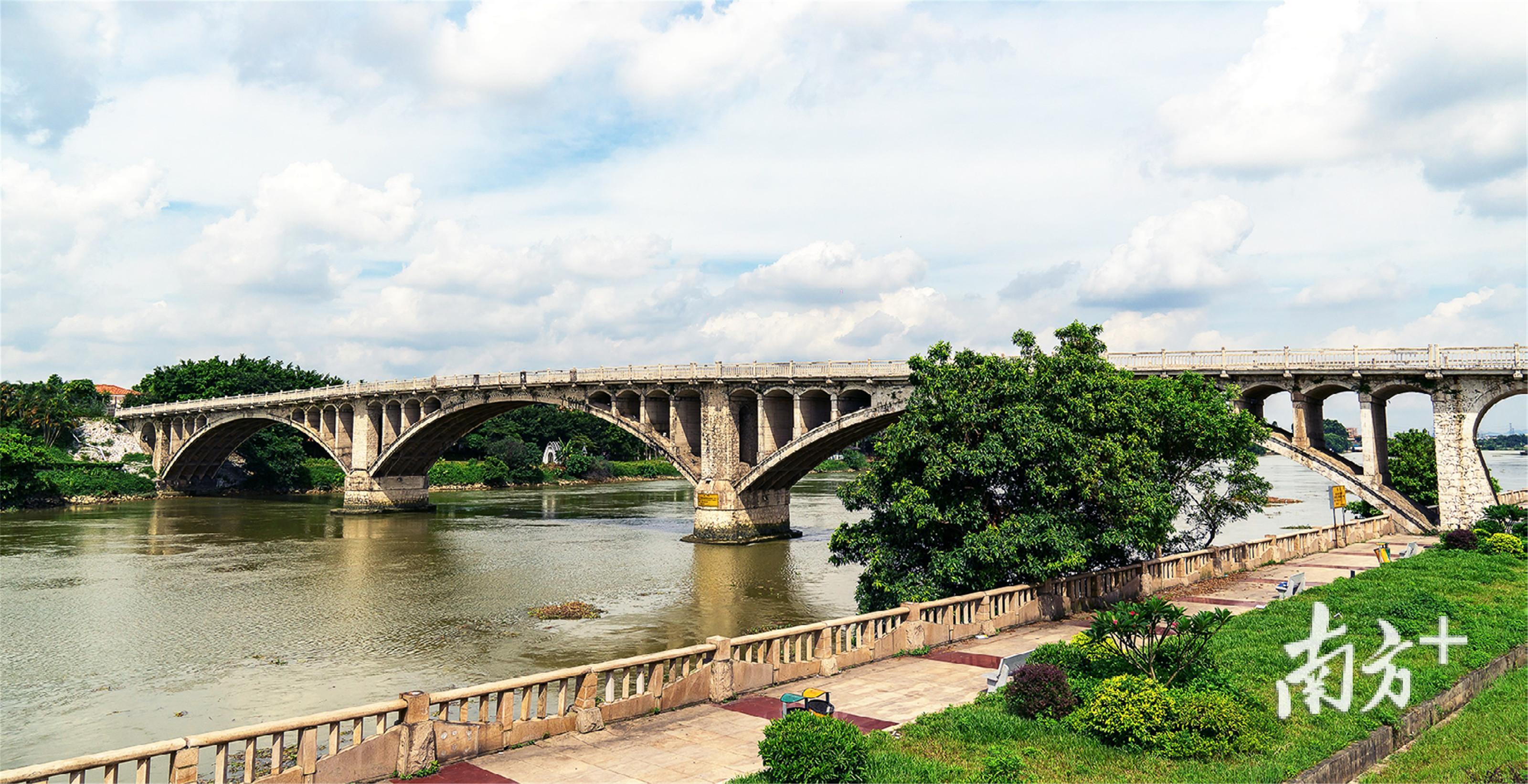 高埗大桥一度成为东莞集资修路修桥的典范.