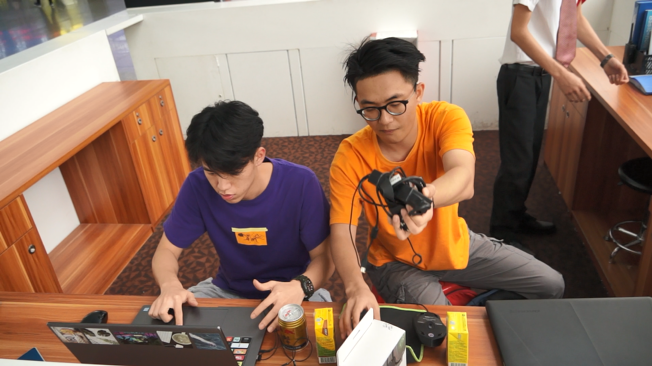 广东赛区选手在做拍摄准备。