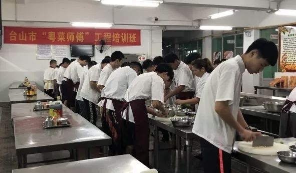 塔图姆搂着杰伦：一场闭于信托与默契的篮球故事(塔图姆官宣)