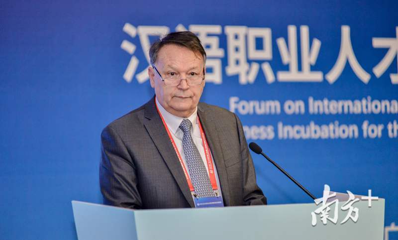 俄罗斯联邦科学和高等教育部部长秘书Konin Anatolii。
