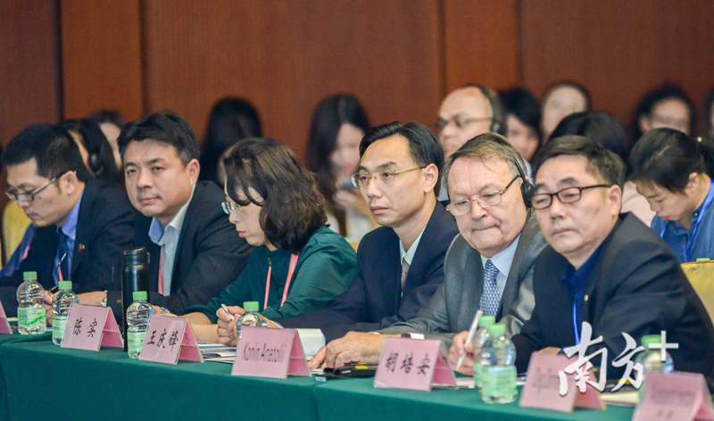 来自海内外教育、科技和企业界的160余位专业人士参加论坛。