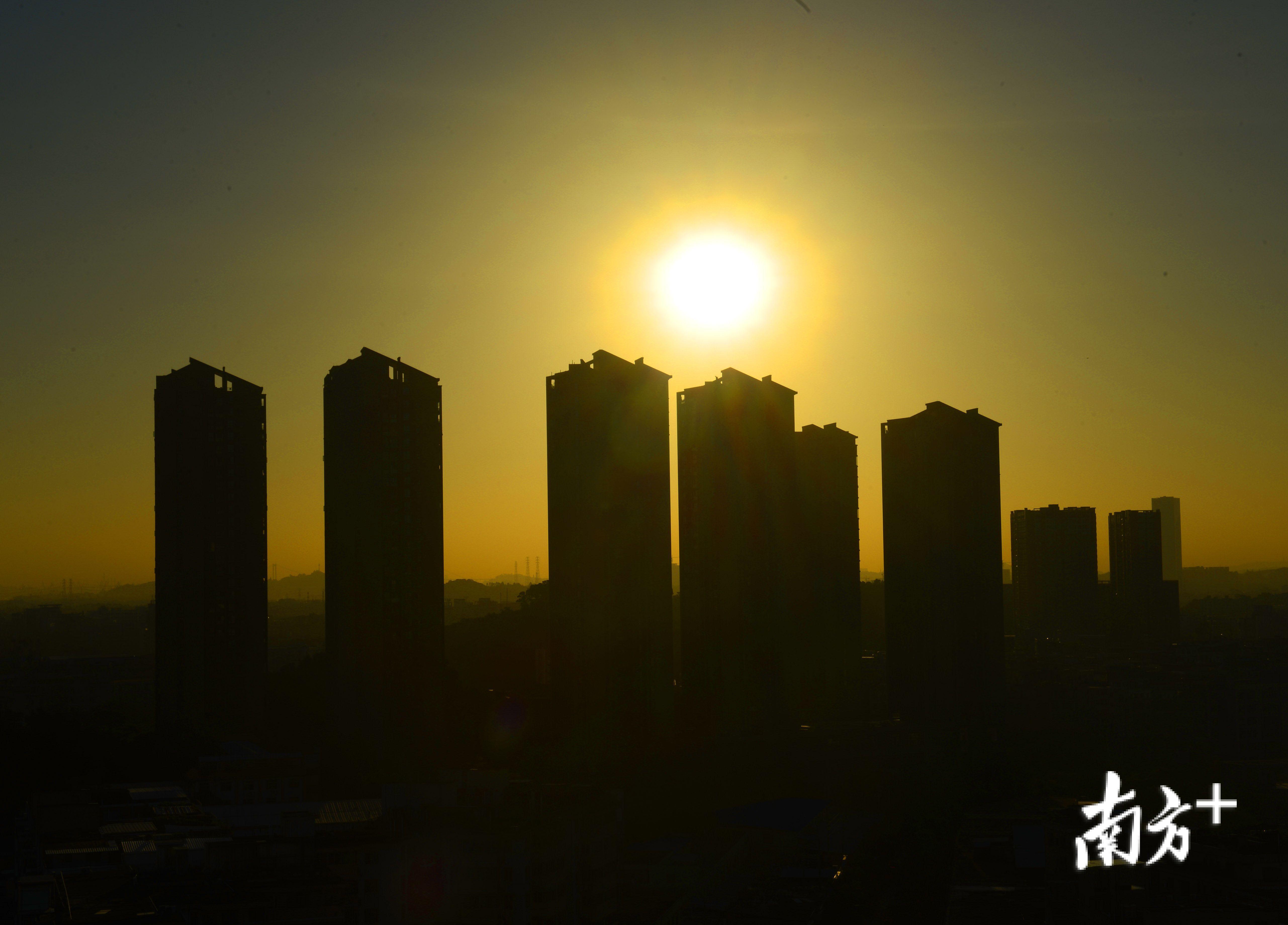 经历连续几日的广州刷屏好天气今日继续上演,虽然受冷空气影响,早晚