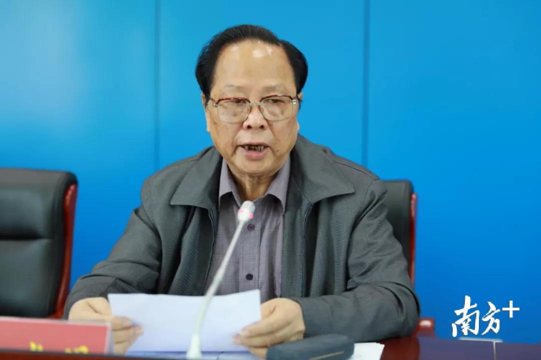 大埔县长寿文化研究会会长袁光明讲话。