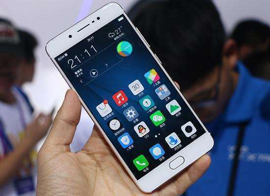 一提到vivo手机，就想起“照亮你的美”这句广告词。