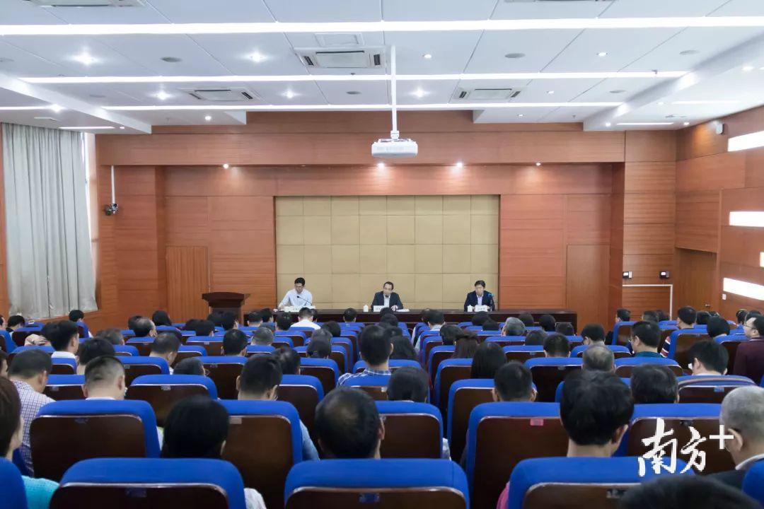 干部大会现场。