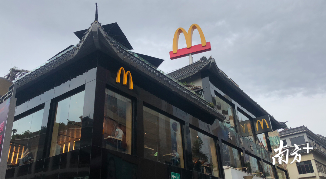 罗湖区东门老街的大陆第一家麦当劳。