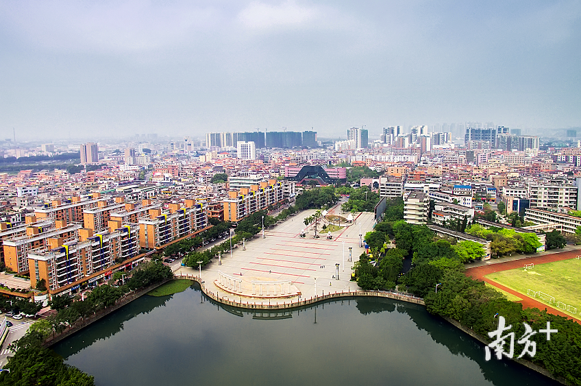 中堂镇中心风光。