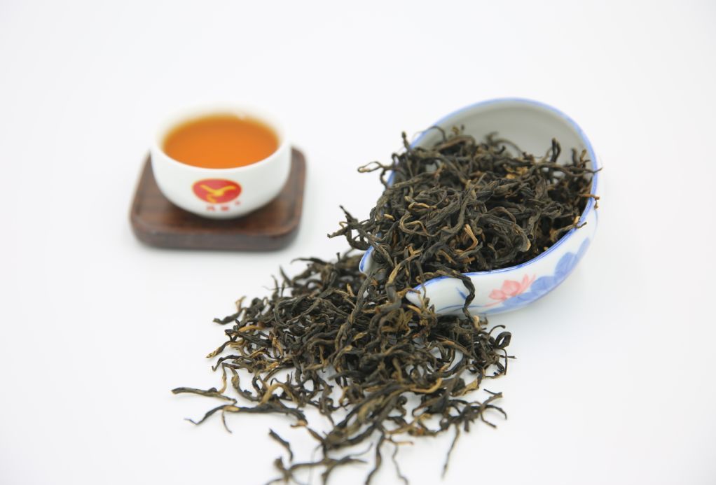 深化“四大助扶”谋“镇”兴